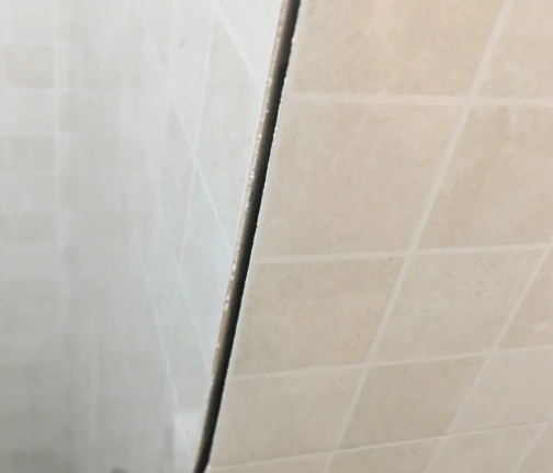 江西瓷砖空鼓维修公司分享阳台瓷砖脱落的修复过程可以分为以下几个步骤